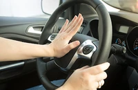 Bấm tín hiệu còi xe liên tục sẽ bị phạt nặng?