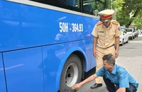 Tạm giữ xe buýt trong vụ tai nạn ở vòng xoay Lăng Cha Cả