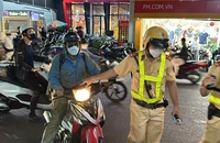 Chưa nộp đủ tiền phạt vi phạm giao thông sẽ dừng cấp lại, cấp đổi giấy phép lái xe