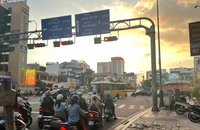 Xe máy rẽ phải khi đèn đỏ sẽ bị Cảnh sát Giao thông xử phạt?