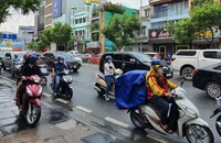 Người ngồi phía sau xe máy không đội mũ bảo hiểm bị xử phạt bao nhiêu theo Nghị định 168?