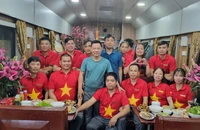 Tình cảm đong đầy trên chuyến tàu hỏa 'xuyên giao thừa'