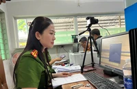Người dân mừng vì đổi giấy phép lái xe tại Công an phường chỉ mất hơn 5 phút