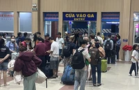 Ga Sài Gòn nhộn nhịp, người dân nghỉ lễ Giỗ tổ Hùng Vương