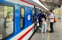 Vé tàu hoả đường dài dịp 30-4 và 1-5 đã 'cạn'