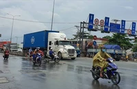 Làm gì để 'xoá tan' điểm mù xe ô tô, giảm thiểu tai nạn giao thông trên đường?