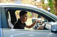 Người TP.HCM thích thú trải nghiệm VinFast VF 6 trong không gian xanh