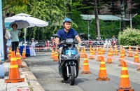 Gầm cao, bánh lớn, VinFast Feliz Neo “bao” mọi địa hình, chẳng ngán mưa ngập