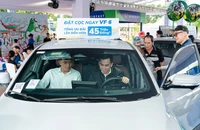 Chưa chính thức hạn chế xe xăng, xe điện đã 'lên ngôi' trong tháng 6?