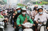 TP.HCM kiểm soát khí thải: Đã có 120 tài xế xe máy xăng chuyển sang xe điện