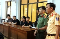 Phát hiện 2 ô tô chở nhiều người Trung Quốc nghi nhập cảnh trái phép