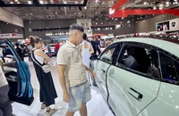 Xe nhập khẩu ồ ạt về nước, giá ô tô cuối năm sẽ hạ nhiệt?