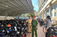 CSGT kiểm tra bãi xe quanh trường học trên toàn quốc, làm gì để ngăn ngừa học sinh vi phạm?