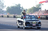 Xe điện Việt Nam nổi bật tại lễ diễu binh, diễu hành kỷ niệm Quốc khánh Lào
