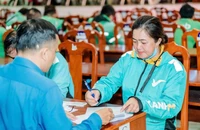 Hỗ trợ tài xế xe ôm tại TP.HCM trong đề án chuyển đổi 400.000 xe máy chạy xăng