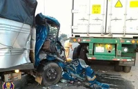 Cục CSGT nói gì về việc đi gần xe container, xe đầu kéo?