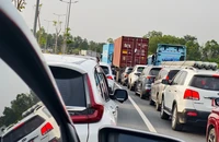 Lái xe trên cao tốc dịp Tết gặp sự cố cần làm gì để không bị phạt nguội?