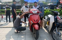 Người dân chuyển dần sang xe điện, sức tiêu thụ xe máy xăng sụt giảm 
