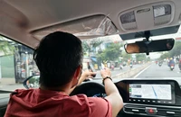 Dịp Tết, đi ô tô 5 chỗ có được chở 6 người?