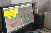 Đạp gia tốc khi kiểm định khí thải xe đời cũ, động cơ yếu có thể gặp hiện tượng 'sặc nhiên liệu'