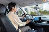 Miễn lệ phí trước bạ ô tô điện đến hết năm 2030: Người dân tiết kiệm hàng trăm triệu đồng chi phí lăn bánh
