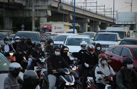 Cửa ngõ TP.HCM đông đúc người dân đi nghỉ lễ 