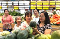 Đến siêu thị có mâm trái cây ngũ quả giá rẻ