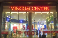 Hàng hiệu tưng bừng khuyến mãi, giảm giá đến 70% 