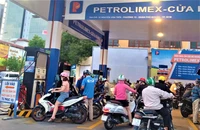 Tháng 6, doanh thu nhóm xăng dầu tăng cao nhất