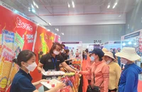 Người tiêu dùng tham quan triển lãm Tuần hàng Thái Lan 2022 tại TP.HCM