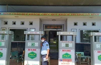 Dù hết xăng dầu để bán nhưng... buộc phải mở cửa