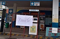 Trước giờ G: Một số cửa hàng hết xăng, chỉ bán 50.000 đồng/ô tô