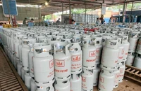 Giá gas tiếp tục tăng sốc thêm 14.000 đồng/bình 12kg