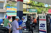 Việt Nam tiếp tục tăng nhập khẩu xăng dầu 