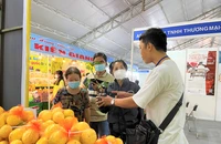 Buôn bán tiểu ngạch sang Trung Quốc sẽ bị 'bít cửa'