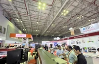 Khách tham quan triển lãm VietAd TP.HCM. ẢNH: TÚ UYÊN