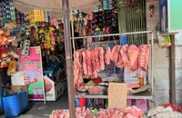 Thịt heo bày bán ở chợ. ẢNH: TÚ UYÊN