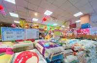 Gạo bình ổn ở siêu thị. ẢNH: TÚ UYÊN