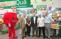 Đoàn thương mại tiểu bang Washington khảo sát tại siêu thị MM Mega Market An Phú. Ảnh: TÚ UYÊN