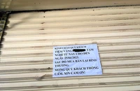 Quản lý thị trường TP.HCM nói gì về việc các tiệm vàng cửa đóng then cài?