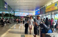 Hành khách tại sân bay Tân Sơn Nhất. Ảnh: TÚ UYÊN