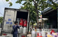 Giá gas tiếp tục tăng thêm 7.000 đồng/bình 12kg