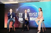 Các diễn giả quốc tế chia sẻ tại hội nghị. Ảnh: TÚ UYÊN