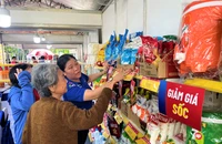 Nhiều hàng hóa thiết yếu bình ổn thị trường giảm giá đến 60%