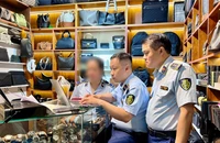 Lại phát hiện gần 400 sản phẩm giả tại Trung tâm thương mại Saigon Square