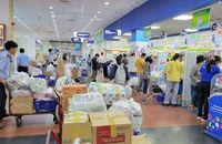 Bão số 13: Siêu thị tăng cường dự trữ hàng hóa, cam kết giữ giá