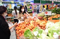 Giữa lúc giá rau tăng khủng, siêu thị tung chương trình thả ga mua sắm, hạ giá 30%