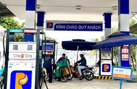 Hiểu đúng về quy định không tắt máy xe khi đổ xăng có thể bị phạt 25 triệu đồng