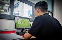 Dân văn phòng ngày đi làm, tối thức khuya xem World Cup