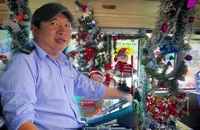 Bác tài chi tiền triệu mang không khí Giáng sinh lên xe buýt